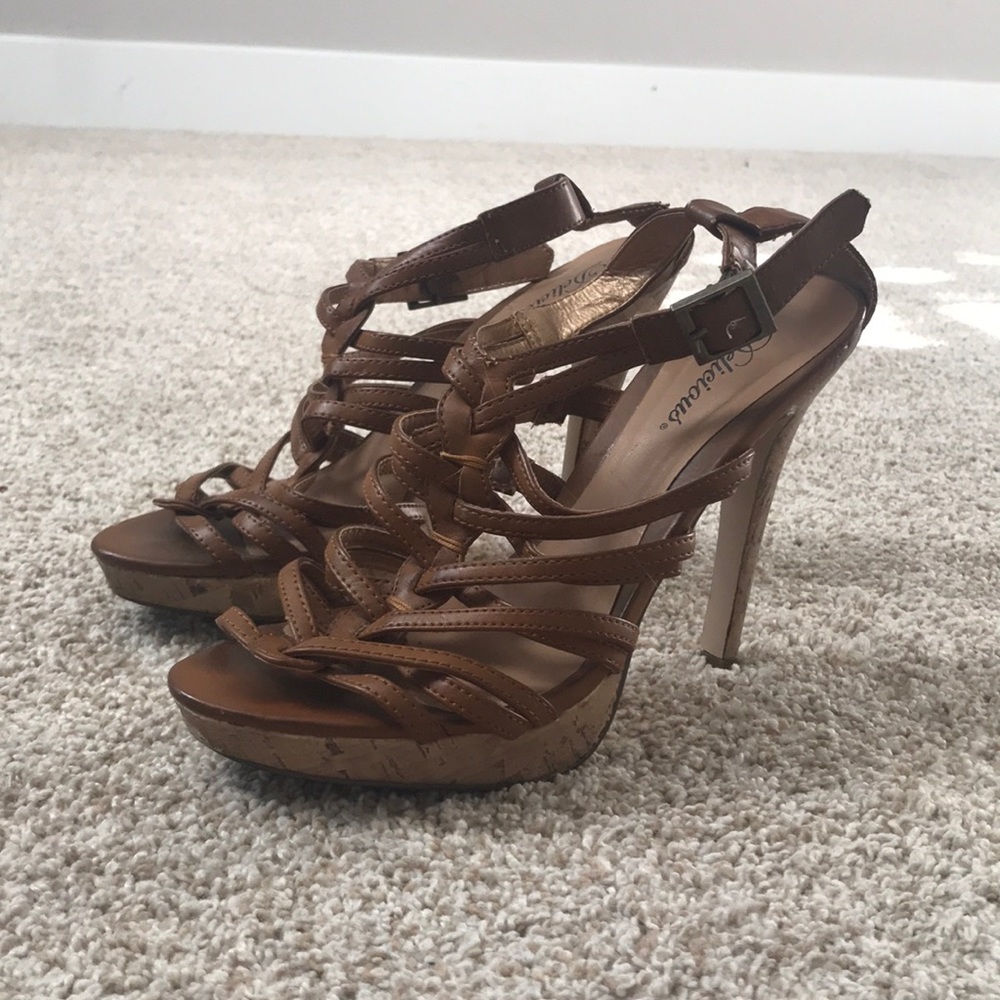 Brown sandal pumps